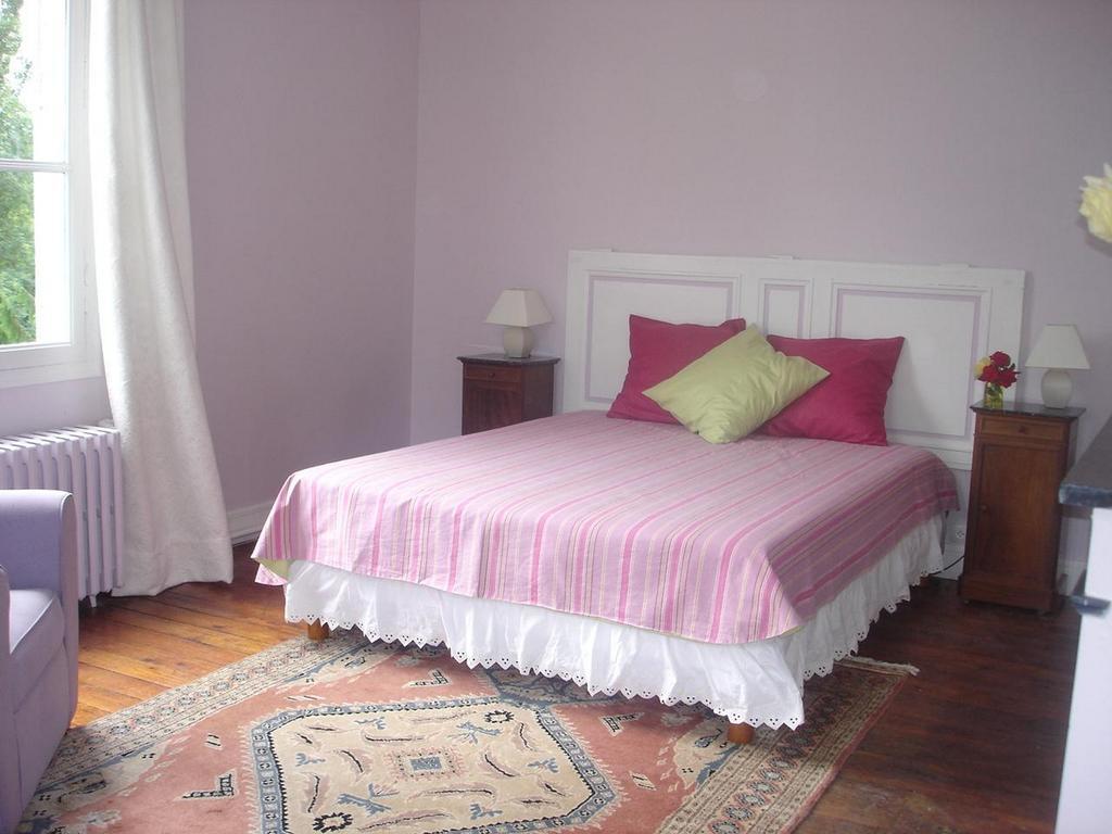 Neuillé Les Longchamps Bed & Breakfast エクステリア 写真