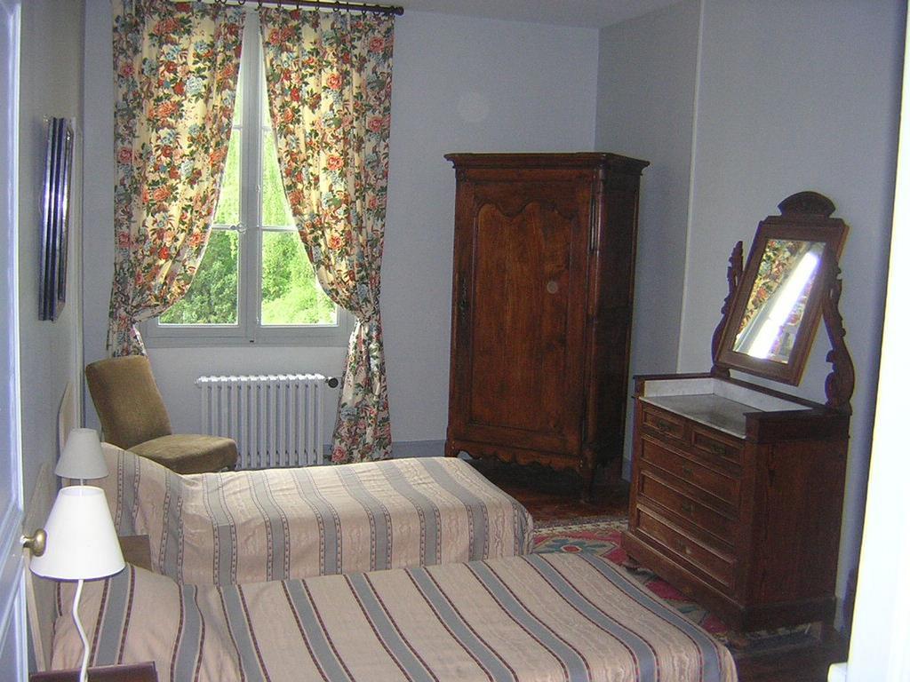 Neuillé Les Longchamps Bed & Breakfast エクステリア 写真