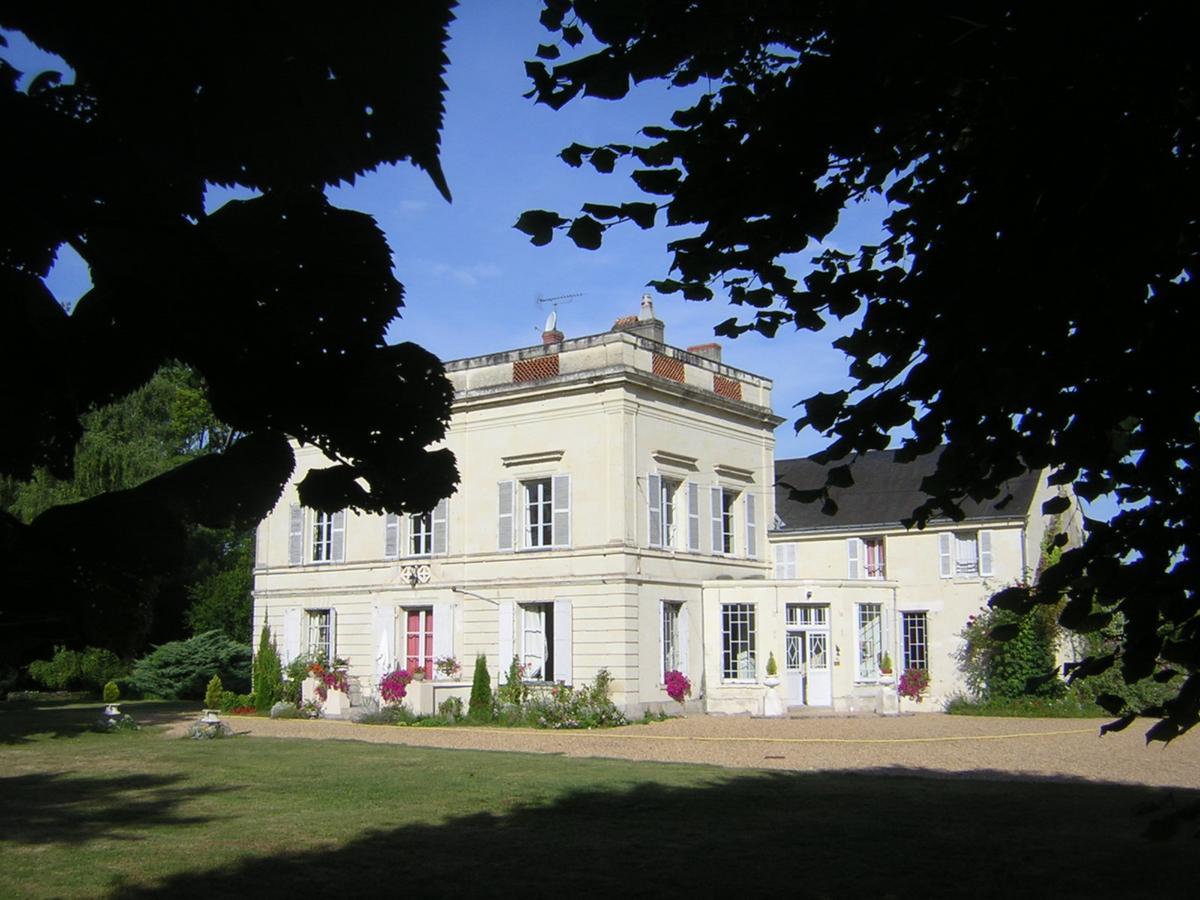 Neuillé Les Longchamps Bed & Breakfast エクステリア 写真
